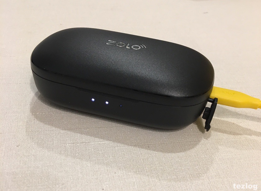 ANKER Zolo Liberty bluetooth 完全ワイヤレスイヤフォン 充電中
