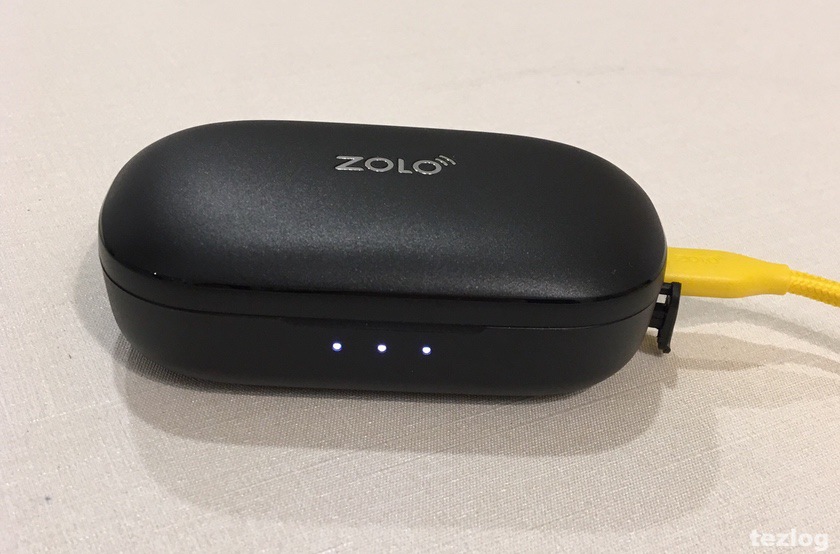 ANKER Zolo Liberty bluetooth 完全ワイヤレスイヤフォン 充電中