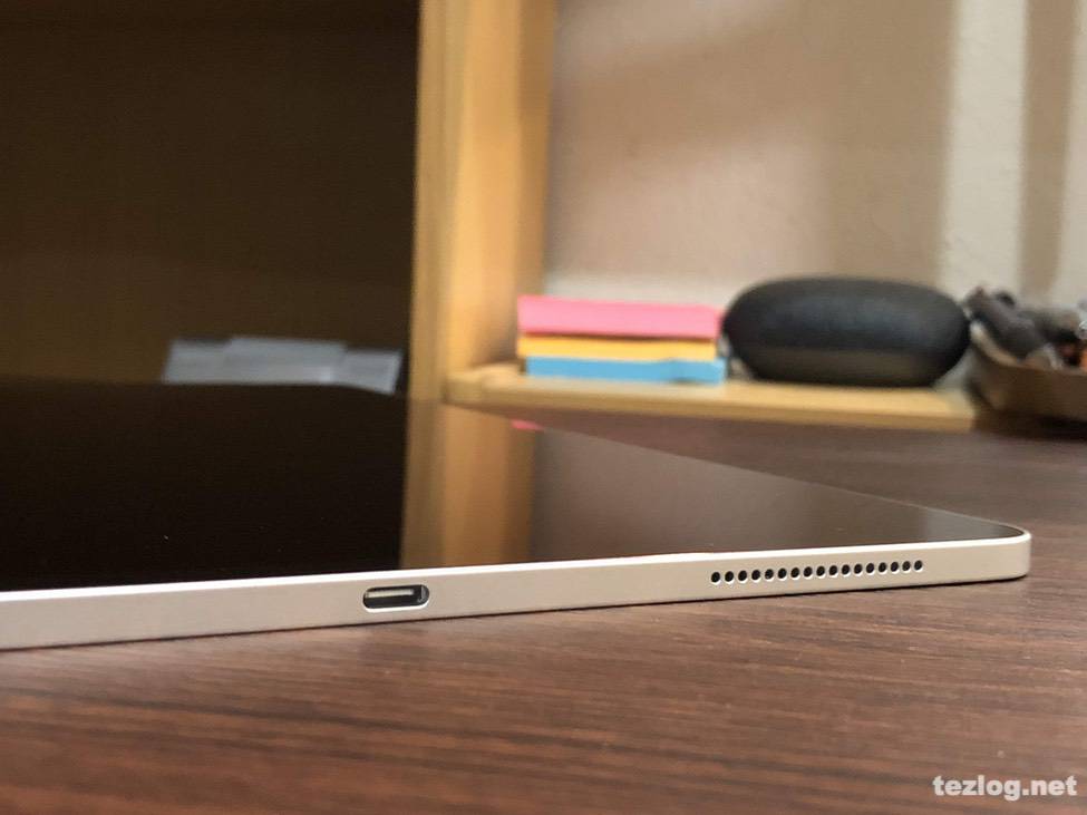iPad Pro 12.9inti 第3世代 2018モデル 底面スピーカーとUSB-C端子差込口