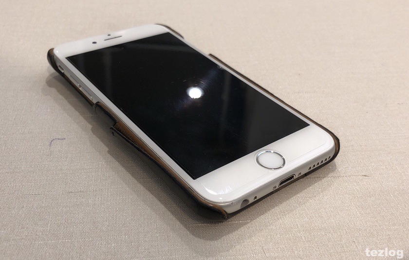 背面にカードが2枚入るレザー調のiphone ケース