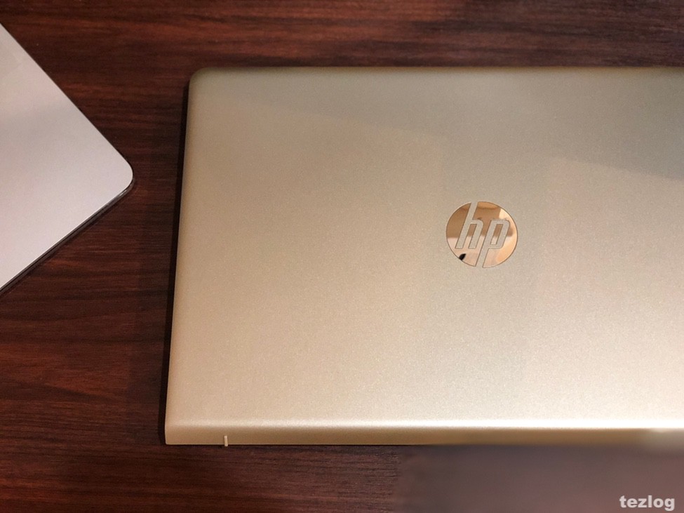 HP ノートPC Pavilion 15 4EL44PA-AACD とMacbook Pro