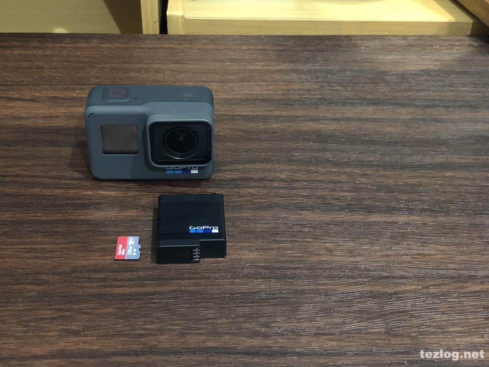 GoPro Hero6 バッテリーとMicro SDカード