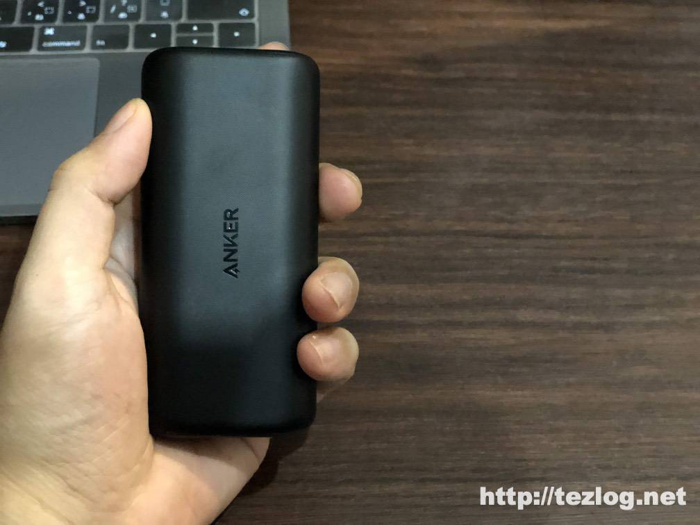 Anker PowerCore 10000 PDは手の平に収まるコンパクトサイズ