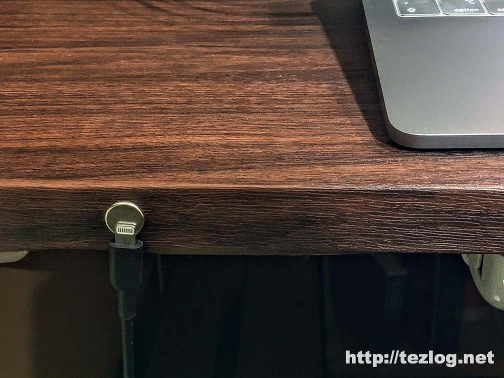 Anker USB-C & ライトニングケーブルのライトニング端子はネオジム磁石で止められる