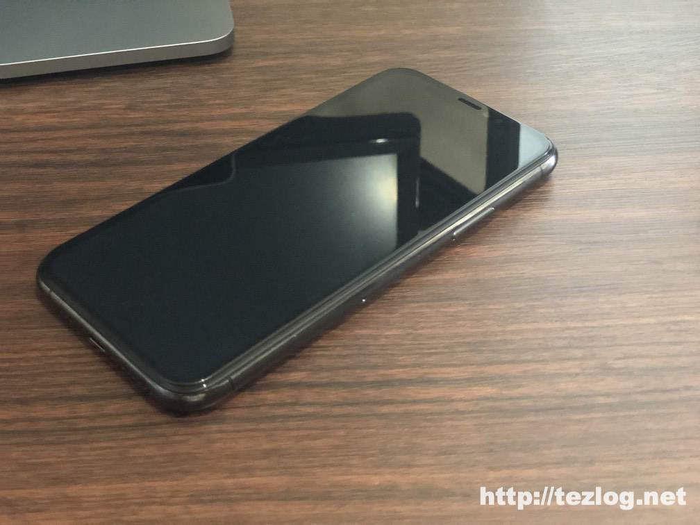 iPhone 11 Pro 用ガラスフィルム Nimaso ガイド枠付き全面保護フィルムを貼り付け