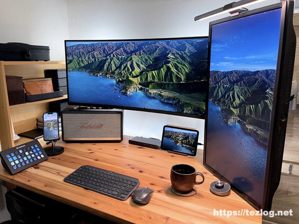 デスクツアー ガジェット モノ ブロガー のmac デュアルモニター ワークデスク