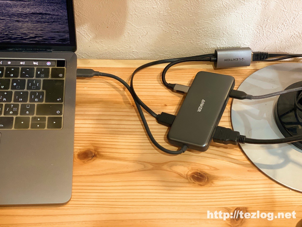 Anker 7-in-1 プレミアム USB-CハブとMacBook Proスペースグレイ