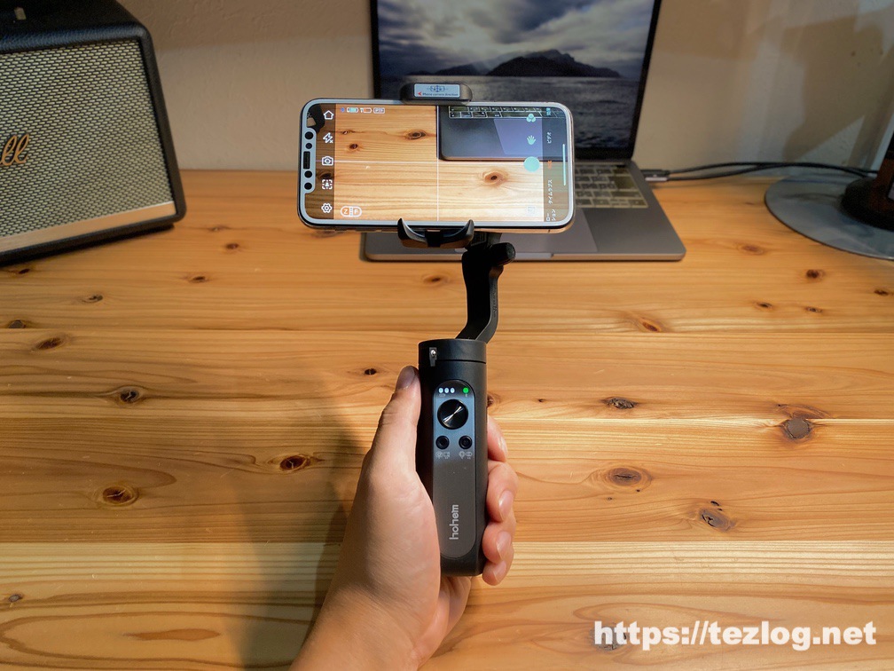 Hohem スマホジンバル iSteady X にiPhoneを取り付けての使用風景