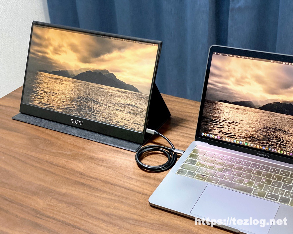 AUZAI 15.6インチ ポータブルモニター ME16 とMacBook Proを接続してデュアルディスプレイに。