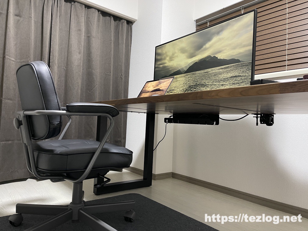 ウォルナットデスク・ M1 MacBook Air・LG 42.5インチ4K液晶モニター・ エルゴトロン HXデスクモニターアーム・イケア オフィスチェア アレフィェル