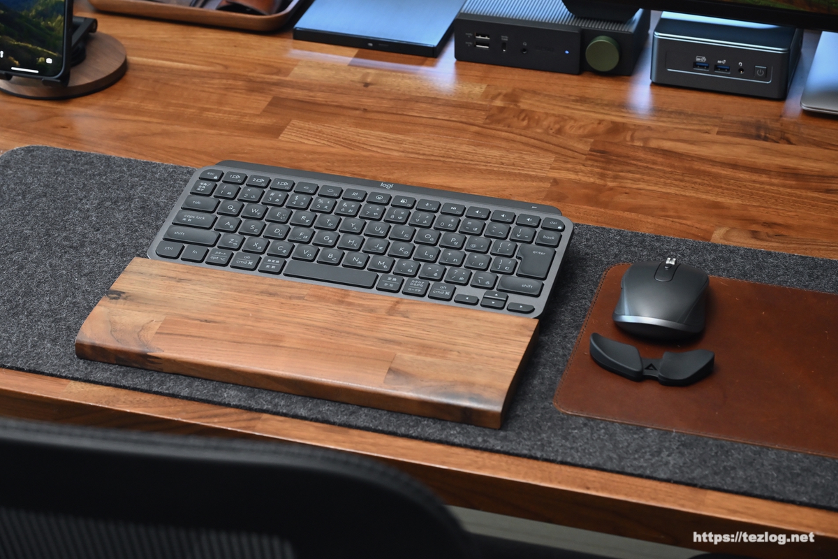 デスクツアー 家のPCデスク キーボード周り Logicool MX KEYS MINI / MX Anywhere3 / Pack &Smooch メリノウールデスクマット