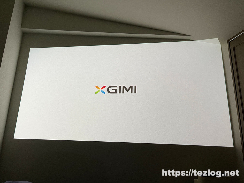 XGIMI モバイルプロジェクター Mogo Pro 使用風景 起動画面