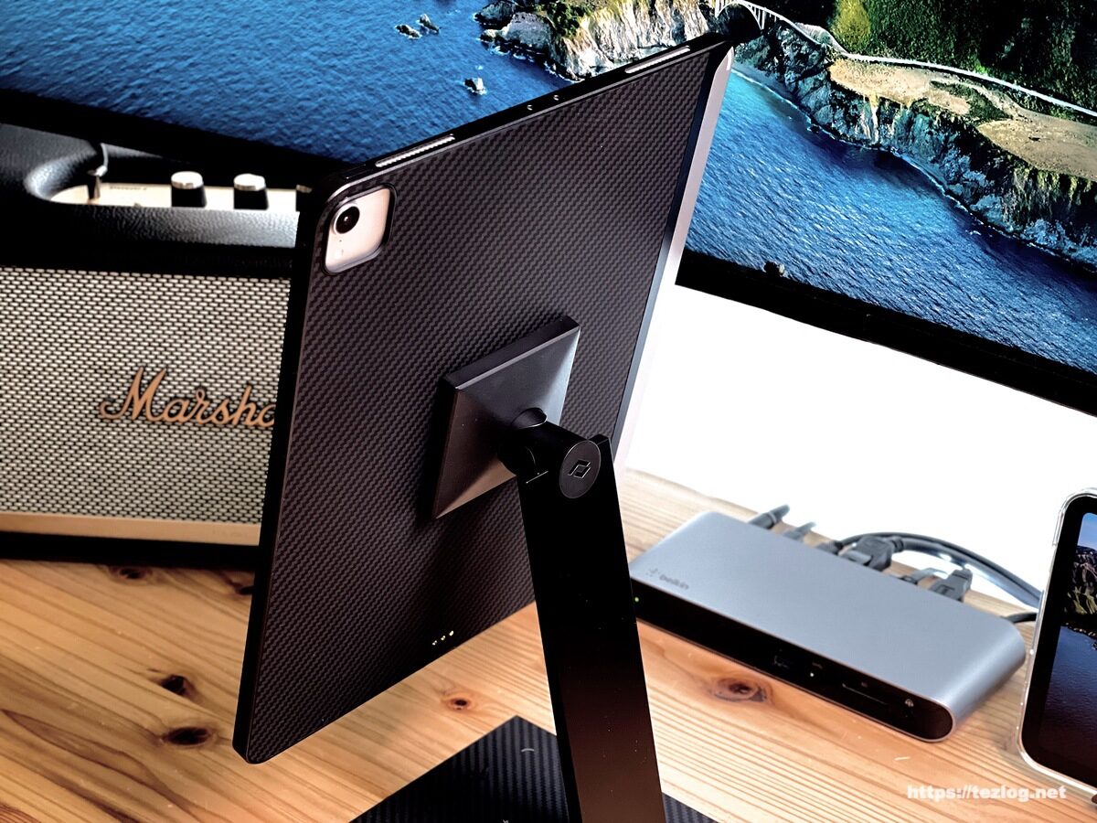 PITAKA MagEZ Stand MagEZ Case2専用スタンド iPad Proを取り付け。背面マグネット吸着部分。