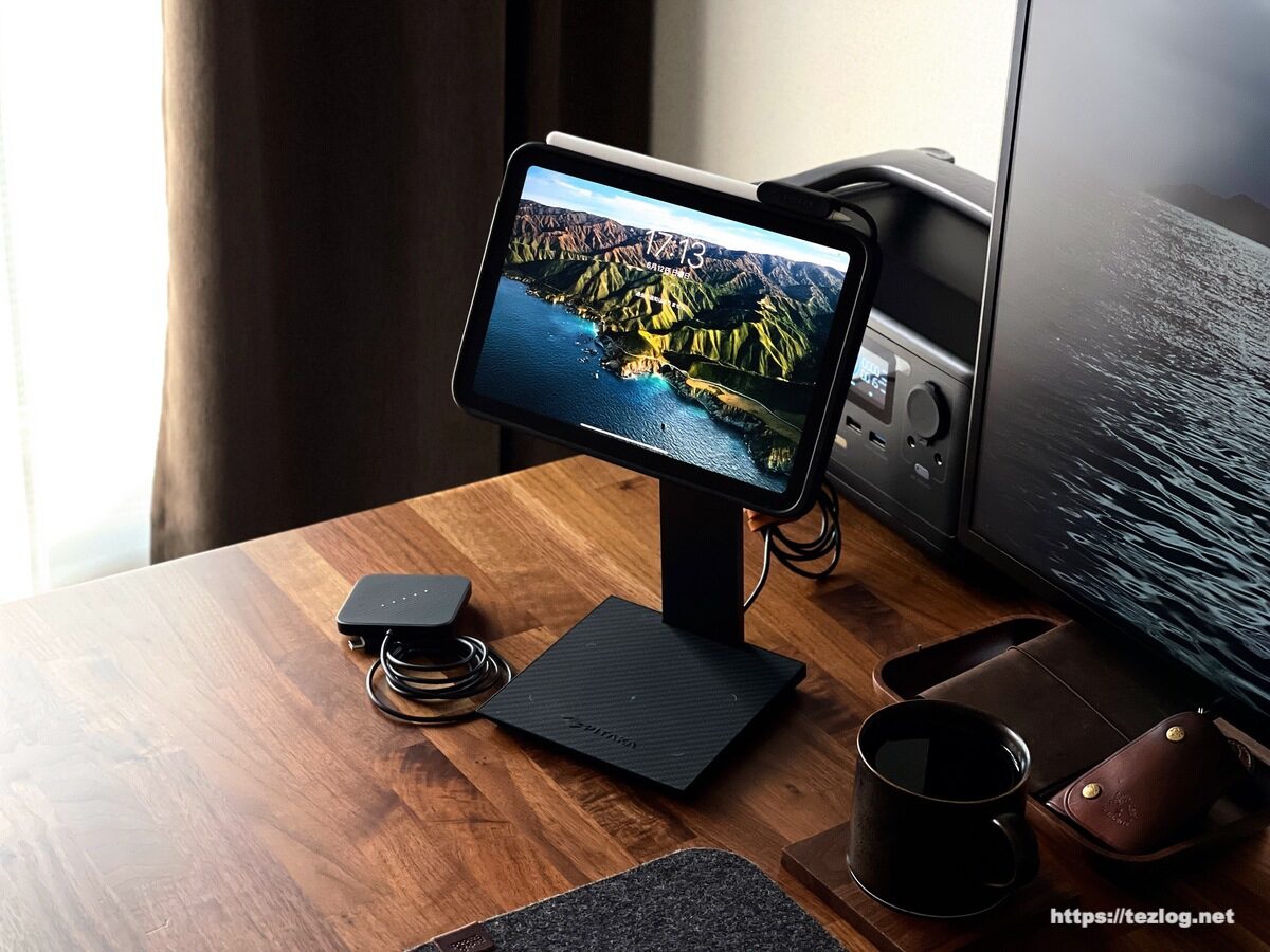PITAKA iPad mini6 ケース MagEZ Case Pro と、PITAKA MagEZ Charging Standの使用風景。
