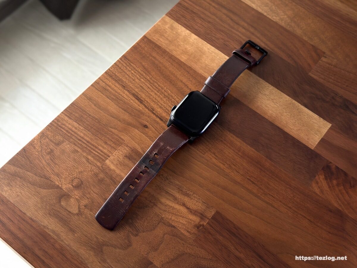 Apple Watch Series8 ミッドナイトアルミニウムケースとNOMAD MODERN BAND