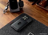 iPhone 14 ProにPITAKA MagEZ Case 3 600D 黒/グレー ツイル柄 + PITAKA MagEZ Card Sleeve 3