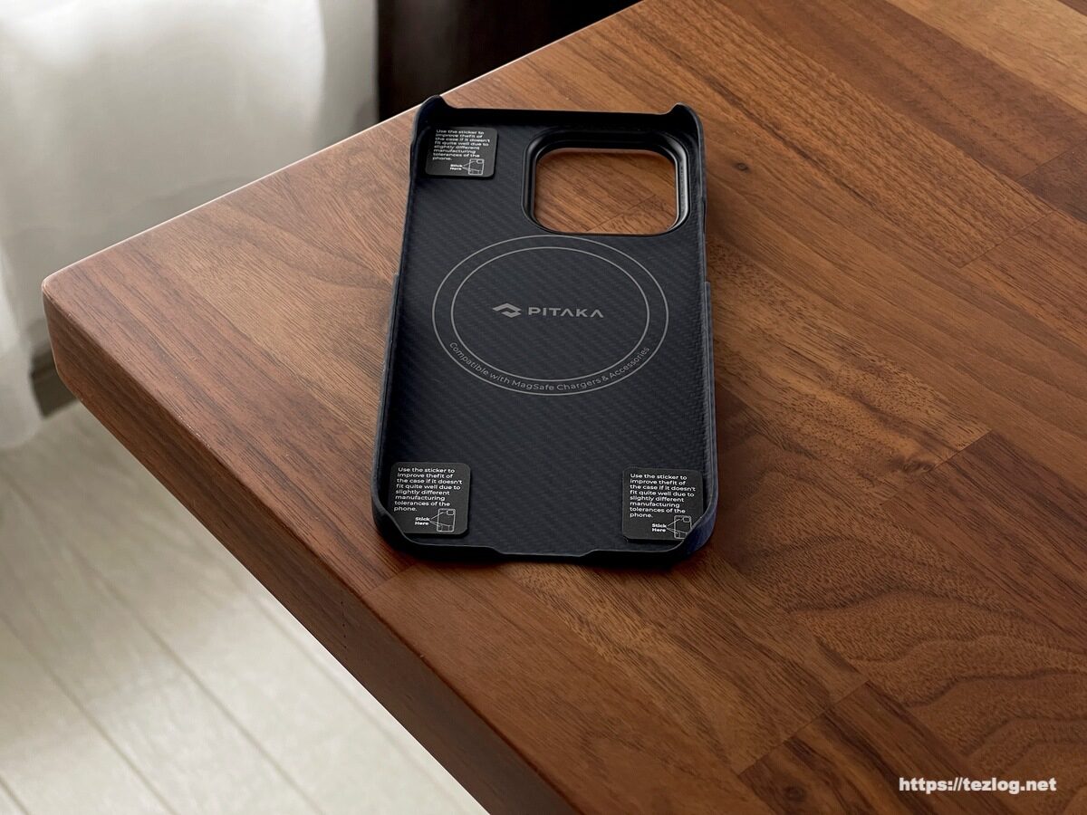 PITAKA MagEZ Case 3 iPhone 14 Pro 用 600D 黒/グレーツイル柄 内側に付属品のパッドを接着