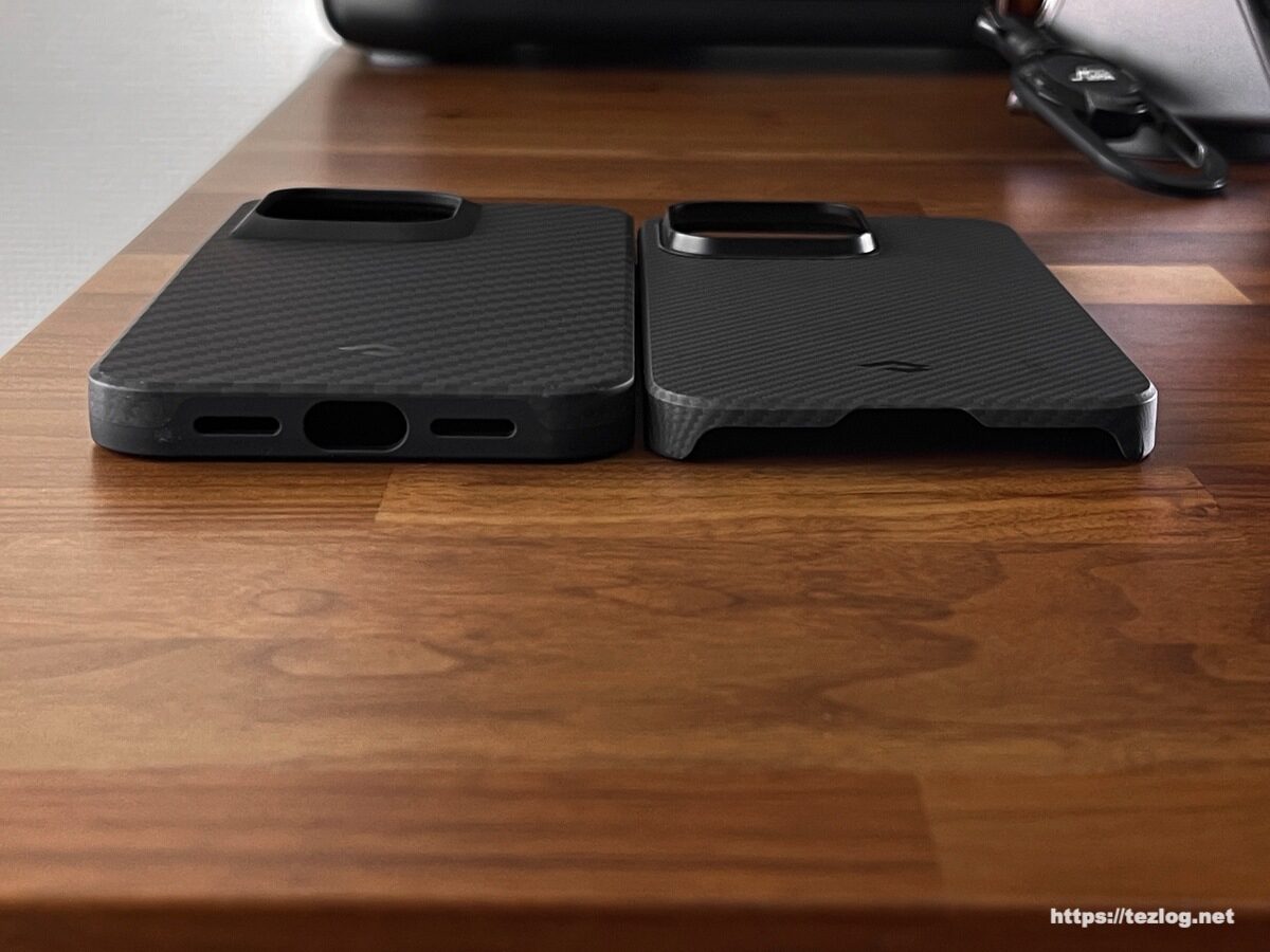PITAKA MagEZ Case Pro 3 1500D 黒/グレーツイル柄とPITAKA MagEZ Case 3 iPhone 14 Pro 用 600D 黒/グレーツイル柄 薄さの比較