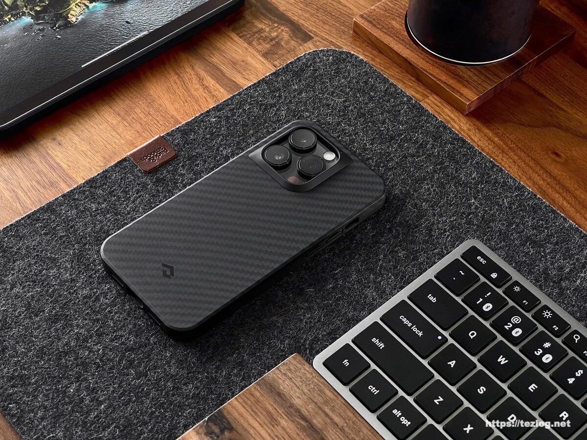 PITAKA MagEZ Case Pro 3 1500D 黒/グレーツイル柄をつけたiPhone 14 Pro