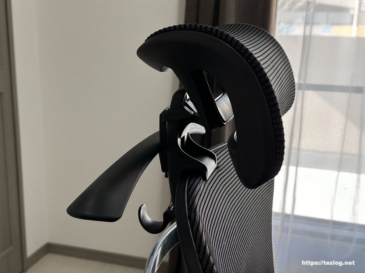 COFO Chair Premium ヘッドレストの高さ調節 高い時。