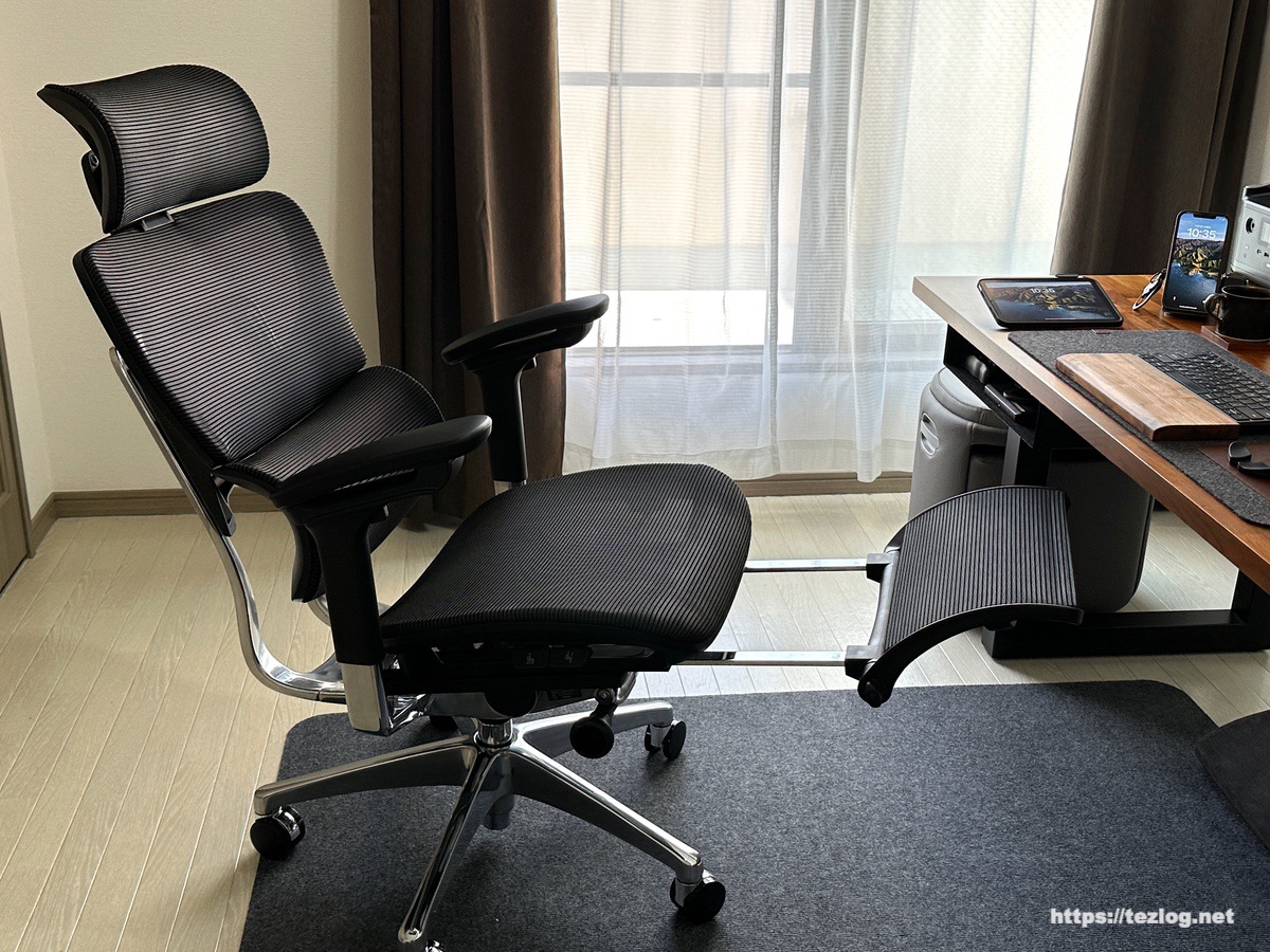 COFO Chair Premium ヘッドレスト有りでフットレスト使用時、リクライニング固定。