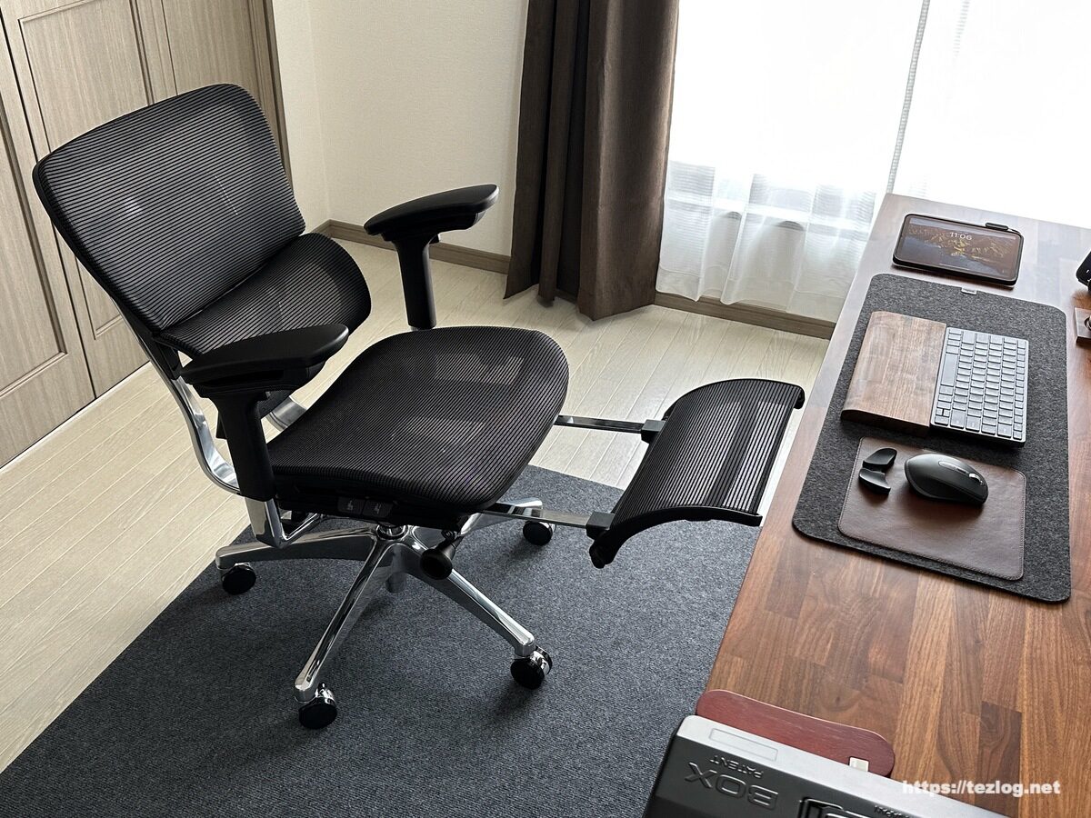 COFO Chair PremiumCOFO Chair Premium ヘッドレストなしでリクライニング固定、フットレスト使用時