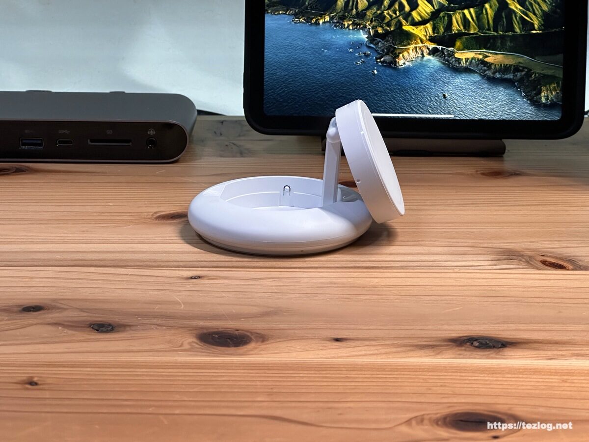 j5create JUPW1107NP MagSafe 15W Wireless Charging Stand 横から