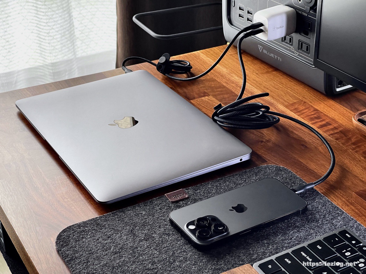 Belkin BOOST↑CHARGE Pro 65W USB-C 2ポート充電器 WCH013dqWHでMacBook AirとiPhoneを同時に充電