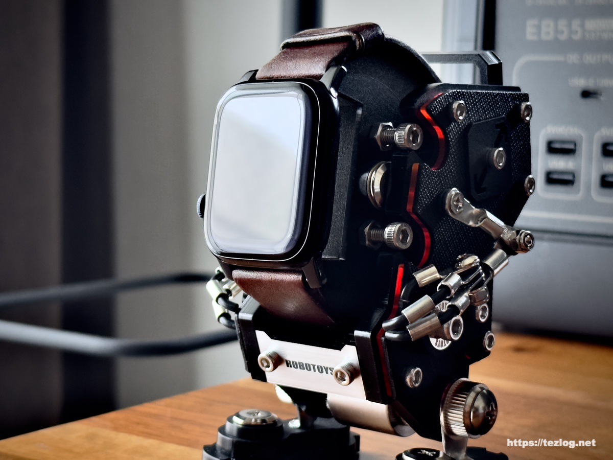 ROBOTOYS Robotic Apple Watch Stand 上部のアップ