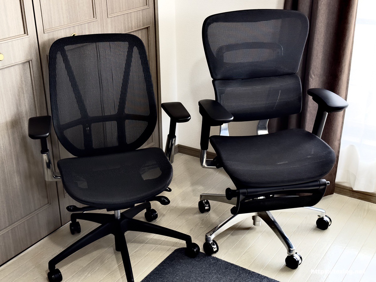 パームワークチェア(左)とCOFO Chair Premium (右) 正面からの比較