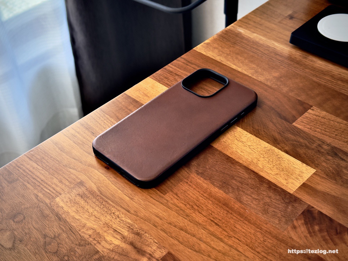 NOMAD Modern Leather Case iPhone 15 Pro Max ケース ブラウン
