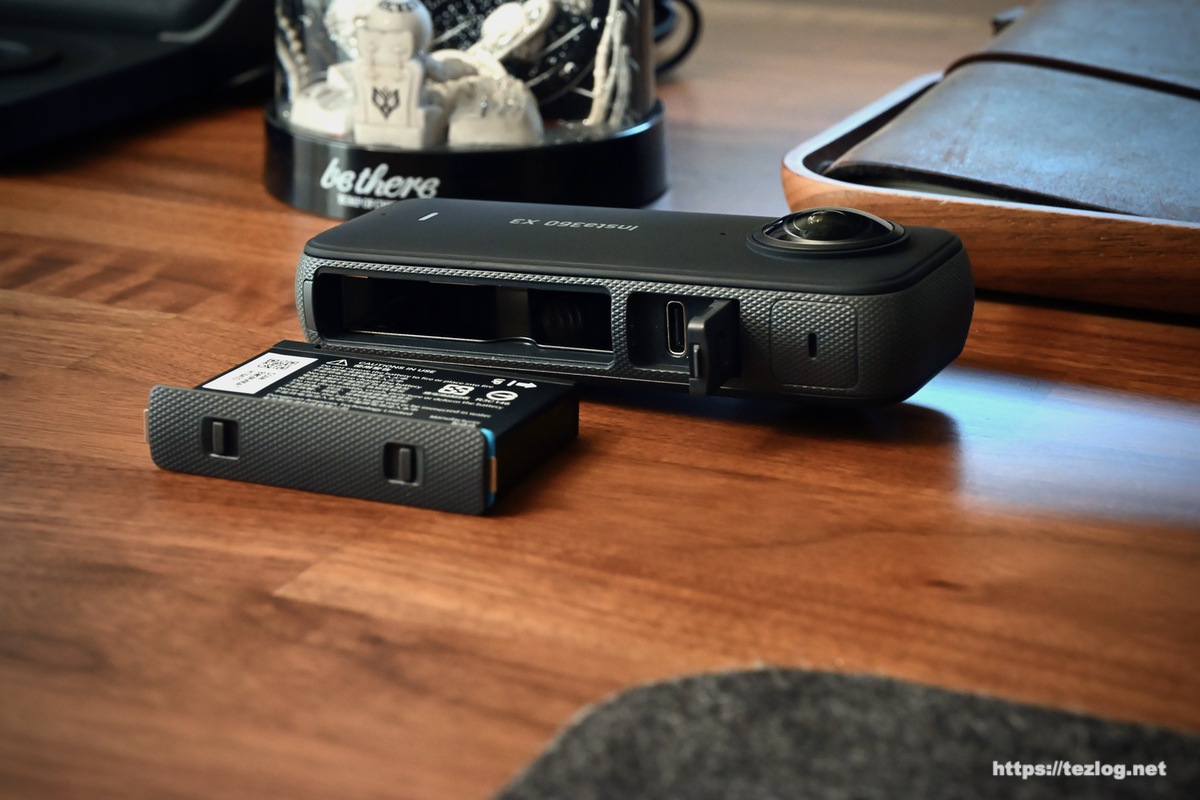 Insta360 X3 USB-Cポート・バッテリー・SDカードスロット