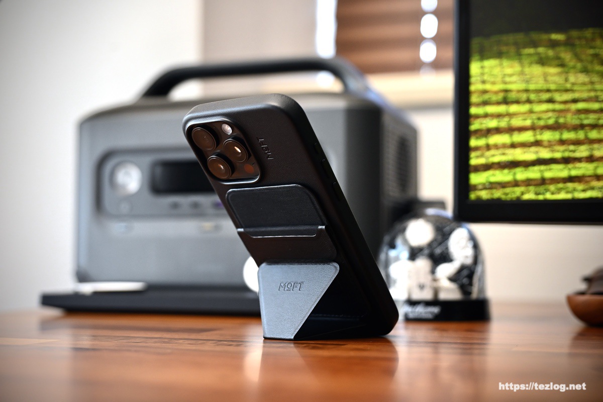 MOFT MOVAS レザー iPhoneケース+Snap-On スマホスタンド 縦置き