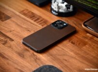 NOMAD Magnetic Leather Back / Rustic Brown / iPhone 15 Pro Max