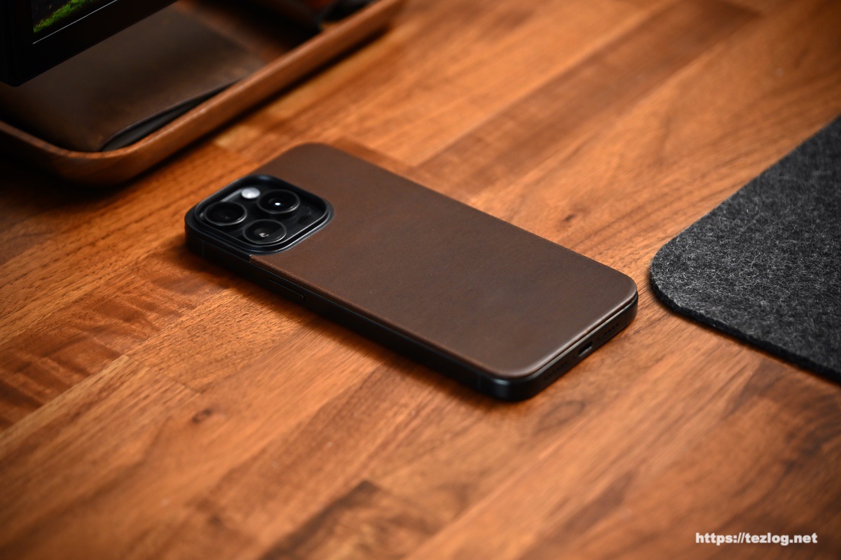 NOMAD Magnetic Leather Back / Rustic Brown / iPhone 15 Pro Max