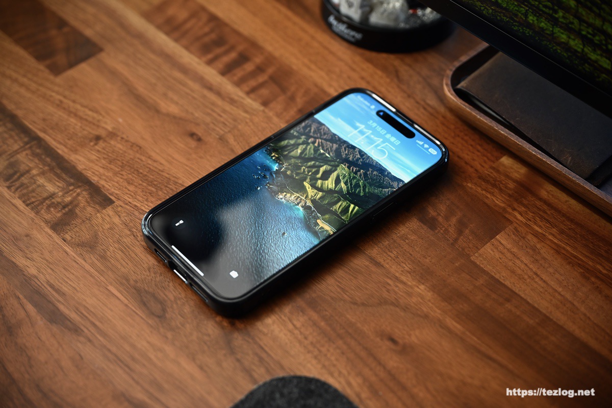 Spigen ウルトラ・ハイブリッド・マグフィット ゼロワン iPhoneケース 画面周りのフチが高くなっていて画面を守る