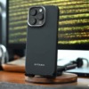 PITAKA Ultra-Slim Case (600D 黒/グレー）を装着したiPhone 16 Pro