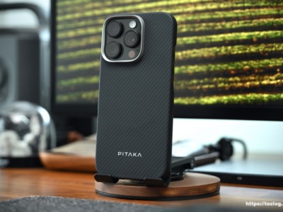 PITAKA Ultra-Slim Case (600D 黒/グレー）を装着したiPhone 16 Pro