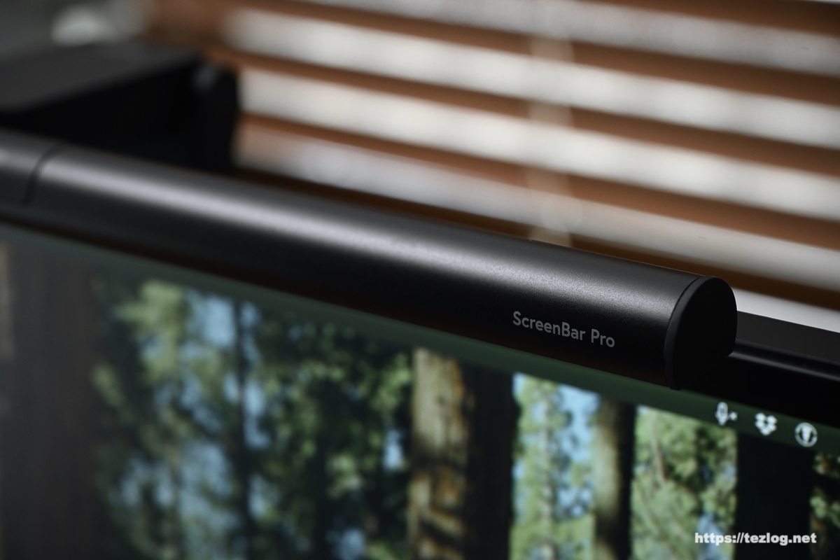 BenQ ScreenBar Pro ブラック 本体のアップ。アルミ合金の素材感。