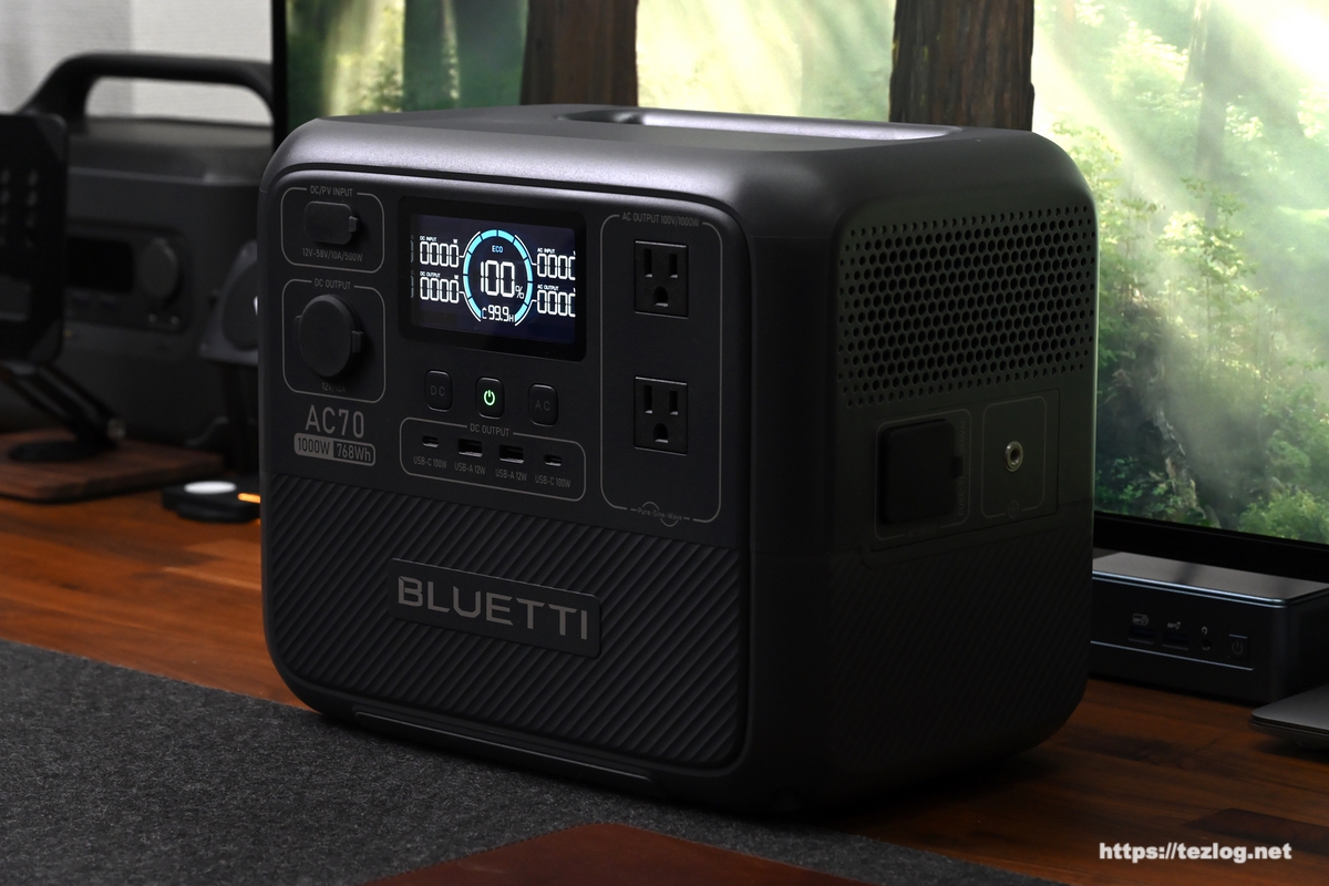 BLUETTI AC70 右斜め前方から。
