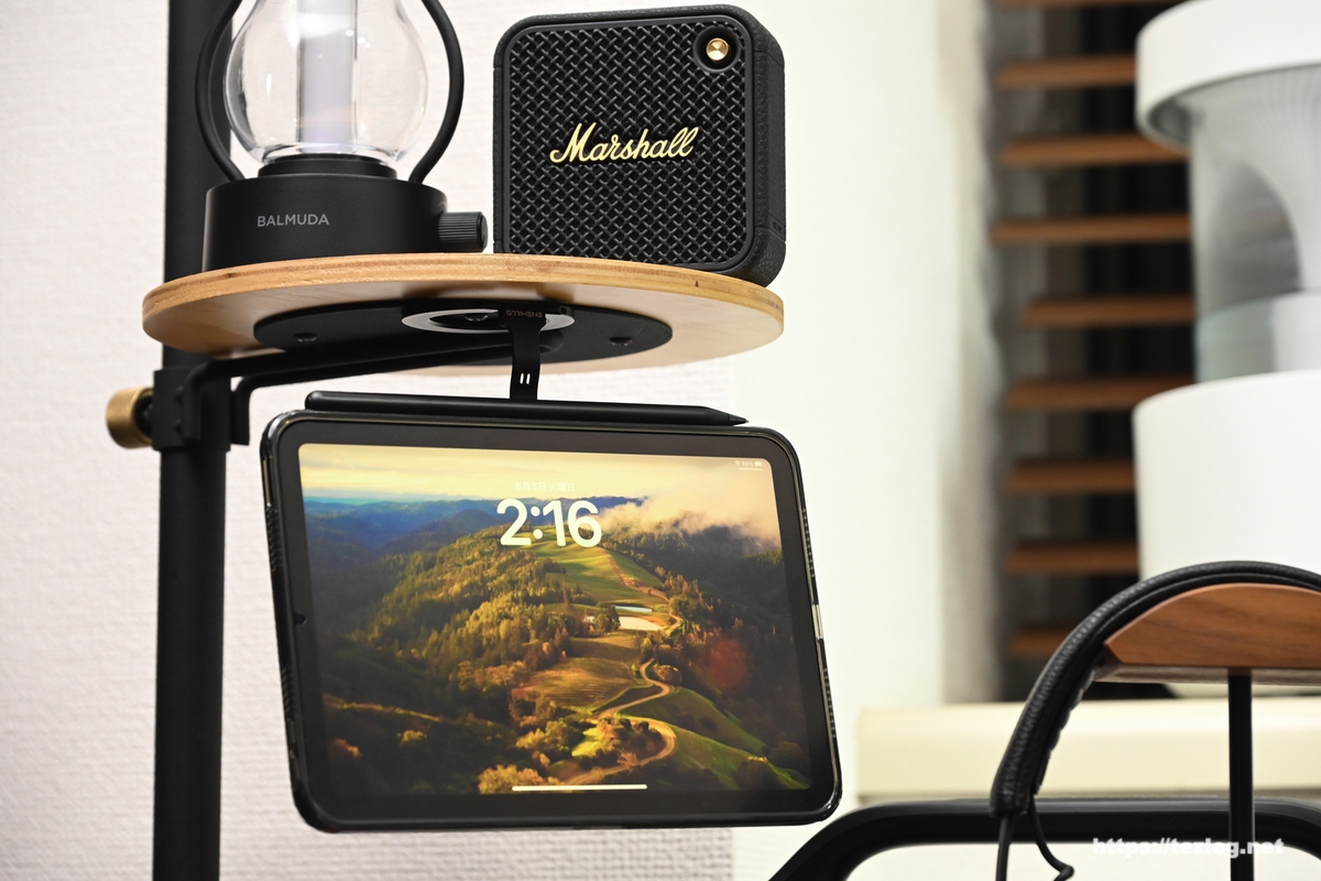 Dual Magic Ring でiPad miniをスチール面から吊り下げる。