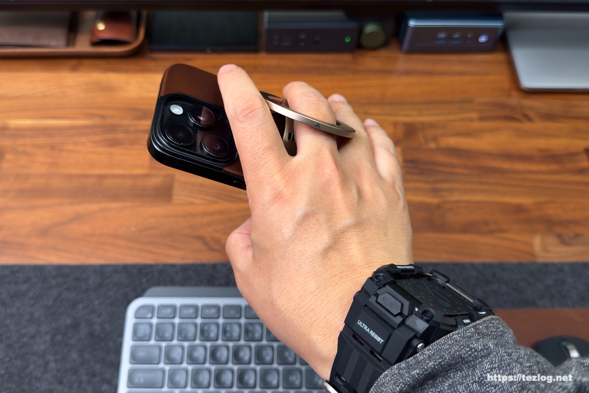 Dual Magic Ring リングを少し起こして指を通すだけでも持ちやすい