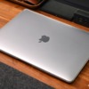 HOGOTECH MacBook Air・Pro マットタイプ クリアケースを付けた M1 MacBook Air 天面