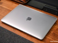 HOGOTECH MacBook Air・Pro マットタイプ クリアケースを付けた M1 MacBook Air 天面