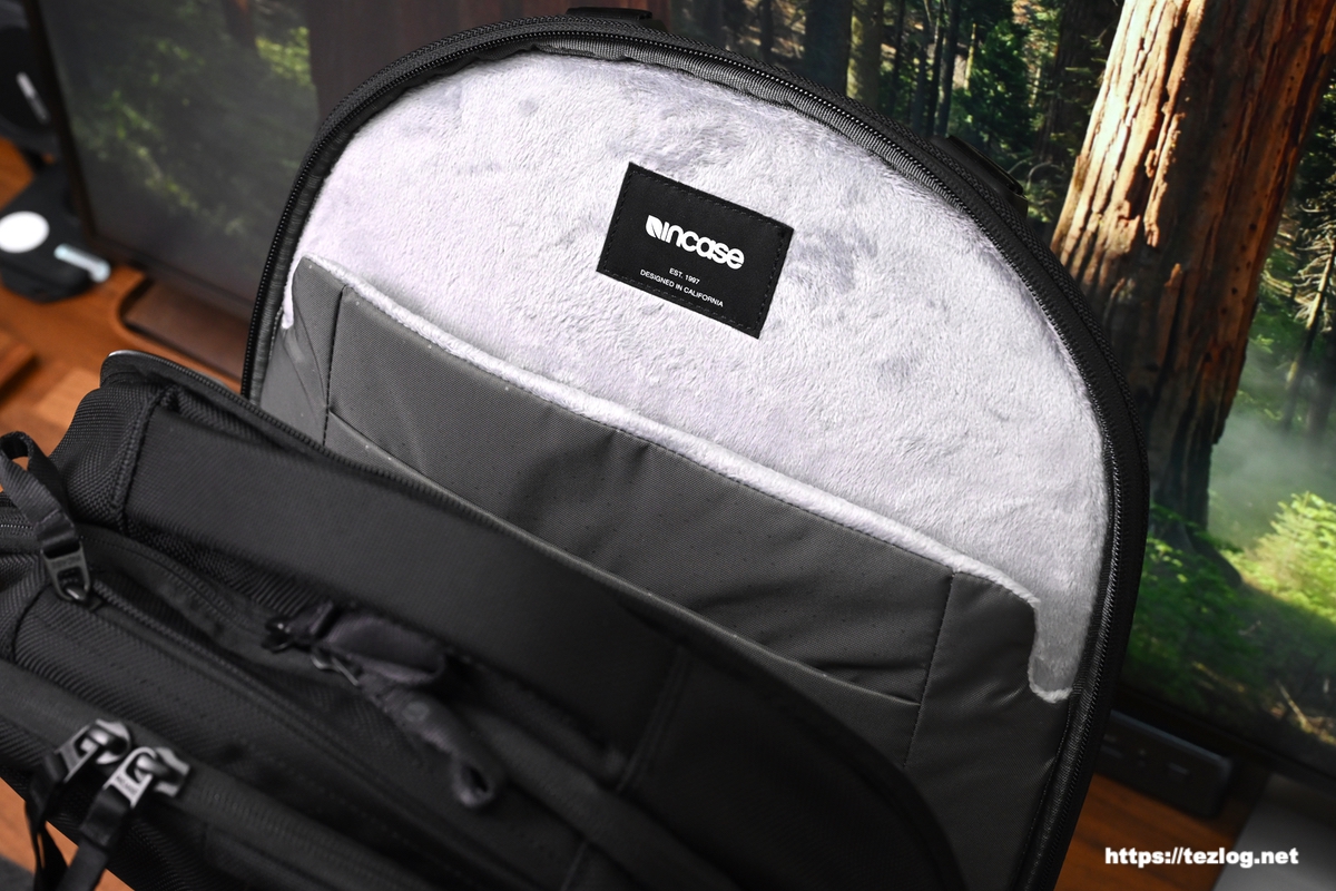 インケース Tracks Backpack 25L ノートPC収納