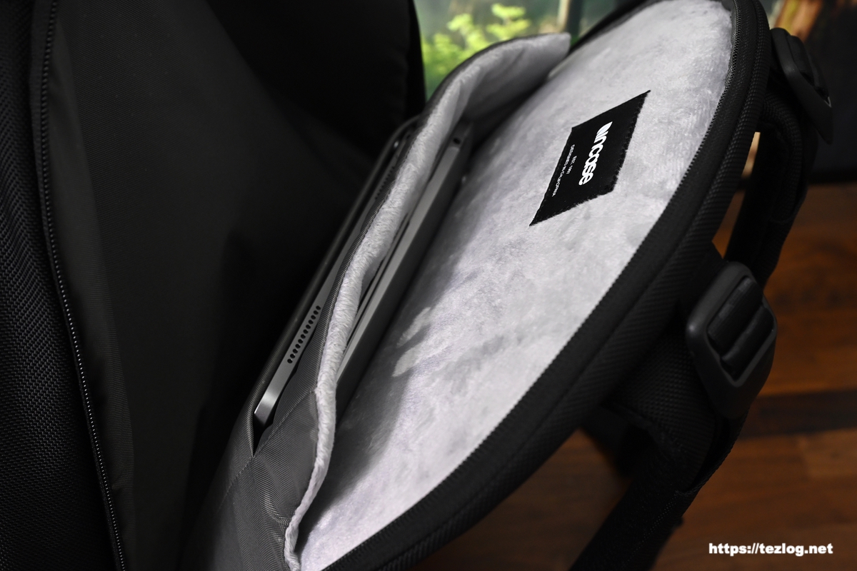インケース Tracks Backpack 25L ノートPC収納