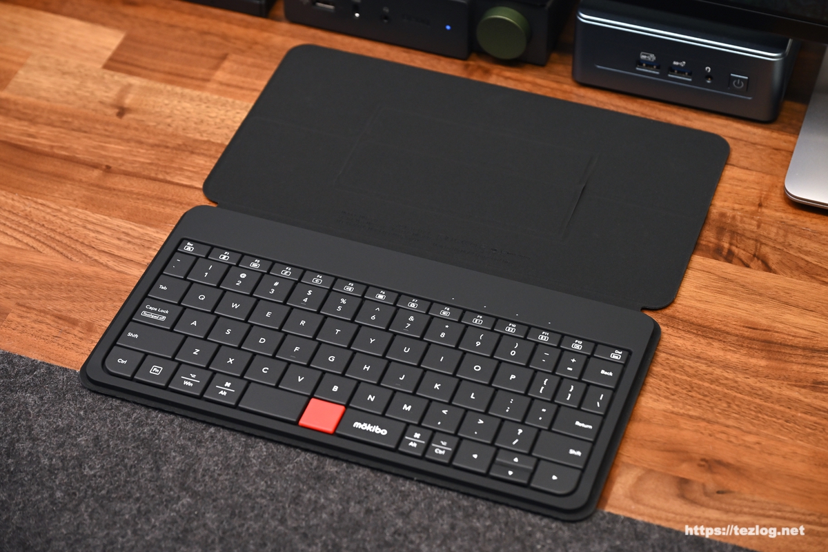 MOKIBO Fusion Keyboard ユニバーサルタイプ カバーを開いた状態