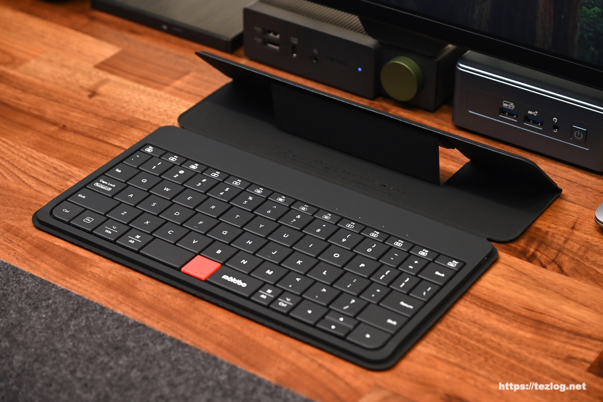 MOKIBO Fusion Keyboard ユニバーサルタイプ カバーをスタンドに。