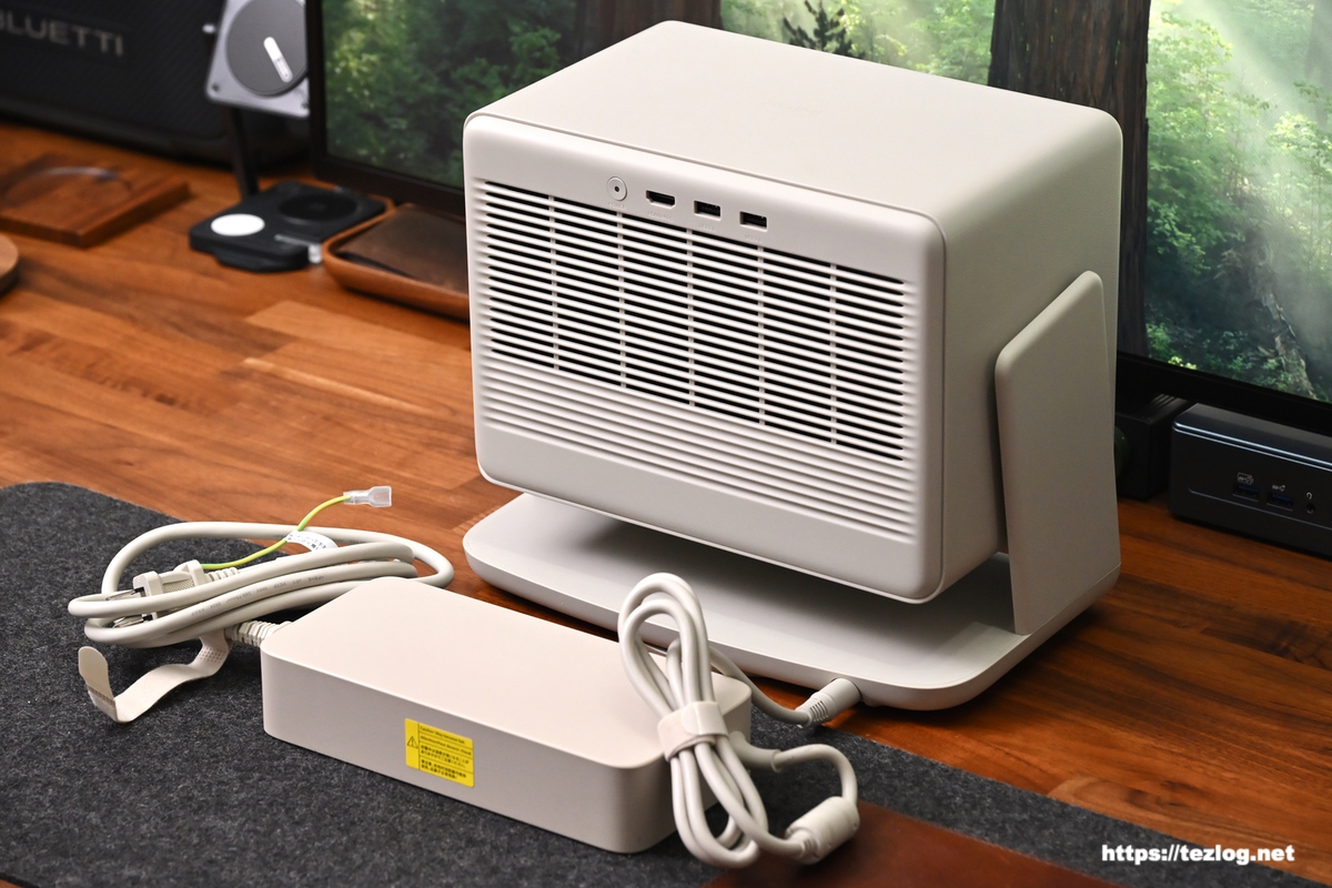 XGIMI HORIZON S Max 本体 背面。電源コードー・アダプターを接続。