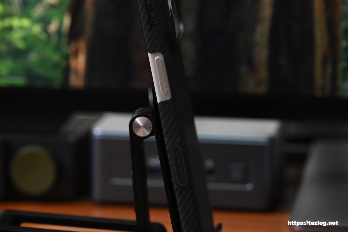 PITAKA Ultra-Slim Case 600D 黒/グレー / iPhone 17 Pro